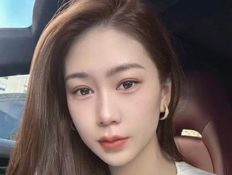 HELPING HAND: Woman Saw Sister Waving For Help Under Quake Debris - Article cover image