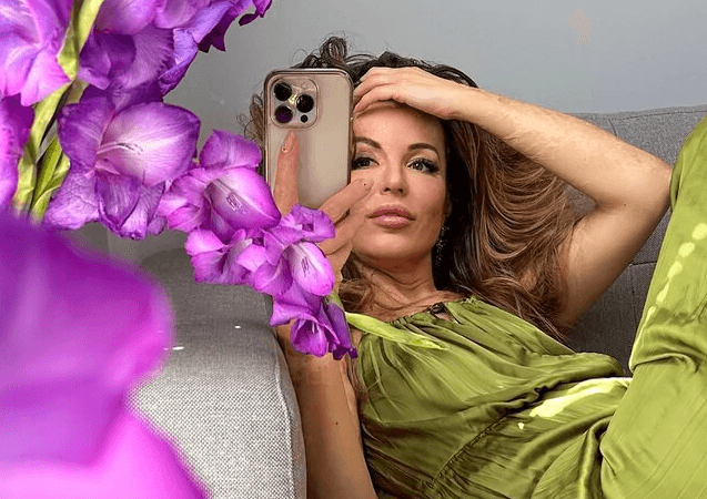 ACID ATTACK: Stalker Left Her With Horrible Face Burns - Article cover image