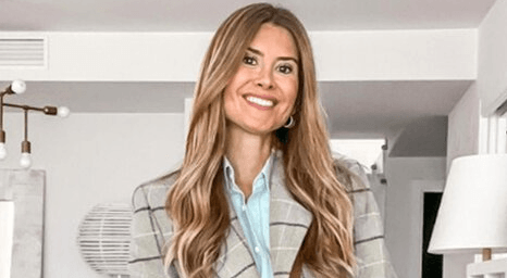 TRAVEL BLOGGER CRASH HORROR: Husband Dead And Baby In Hospital After Three-Car Pile-Up - Article cover image