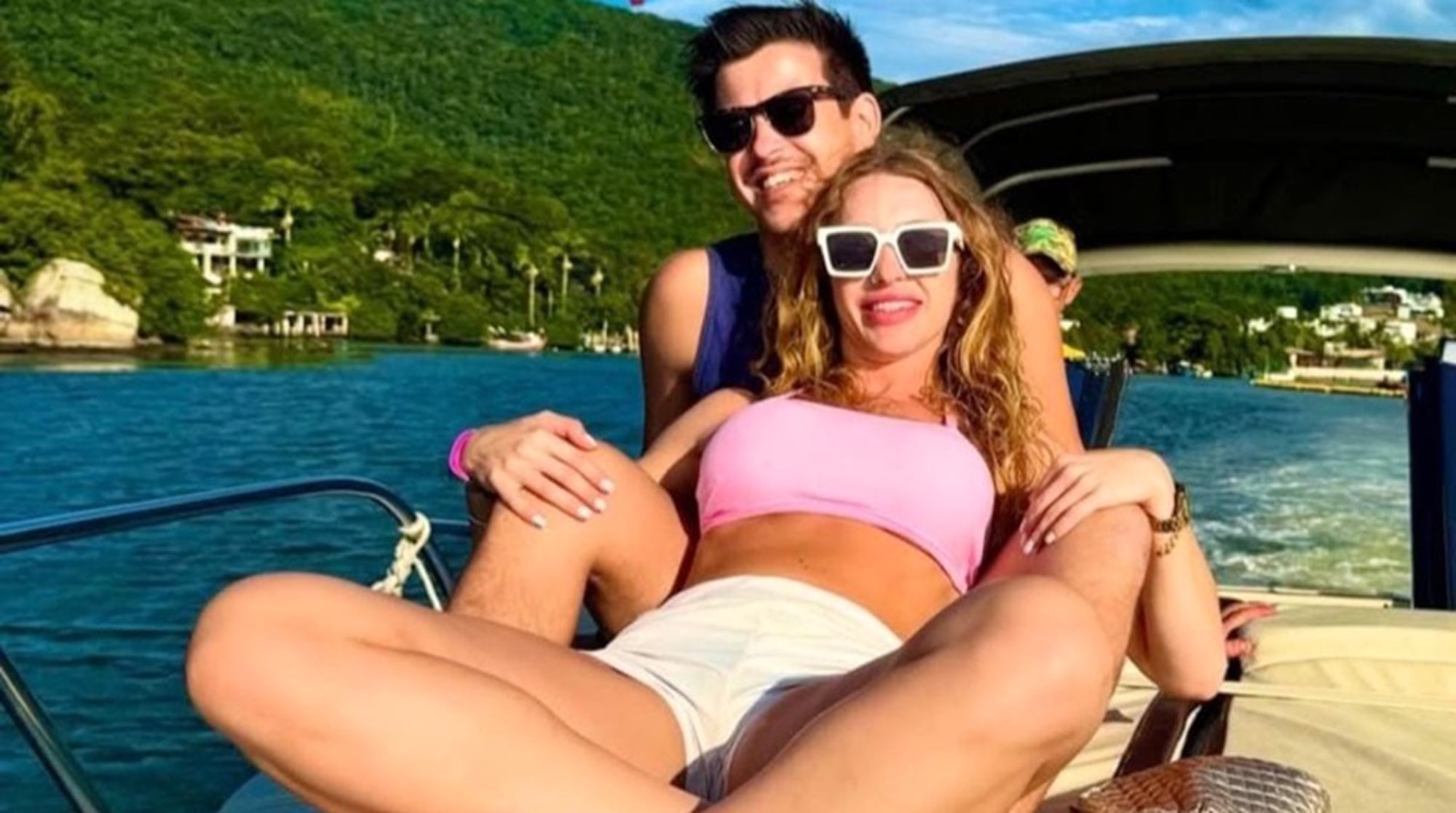 DREAM TEAM - Perfect Couple Of Surfer And Stunning Vet Fiancee Killed Changing Tyre On Road - Article cover image