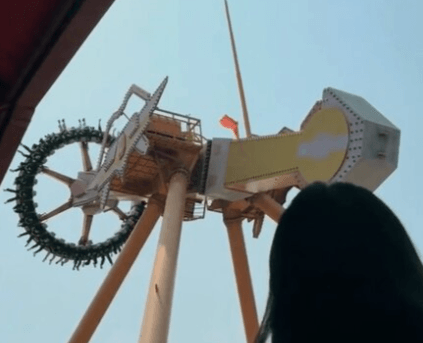 HIGH SCHOOL - Ride Traps Students Upside Down In One-In-Ten-Thousand Freak Accident - Article cover image