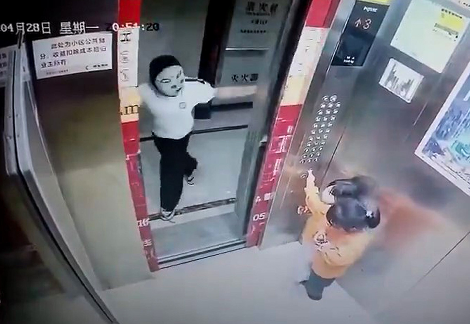 NO JOKER - Children In Therapy After Prank Usng Scary Mask Left Little Girls Traumatised - Article cover image