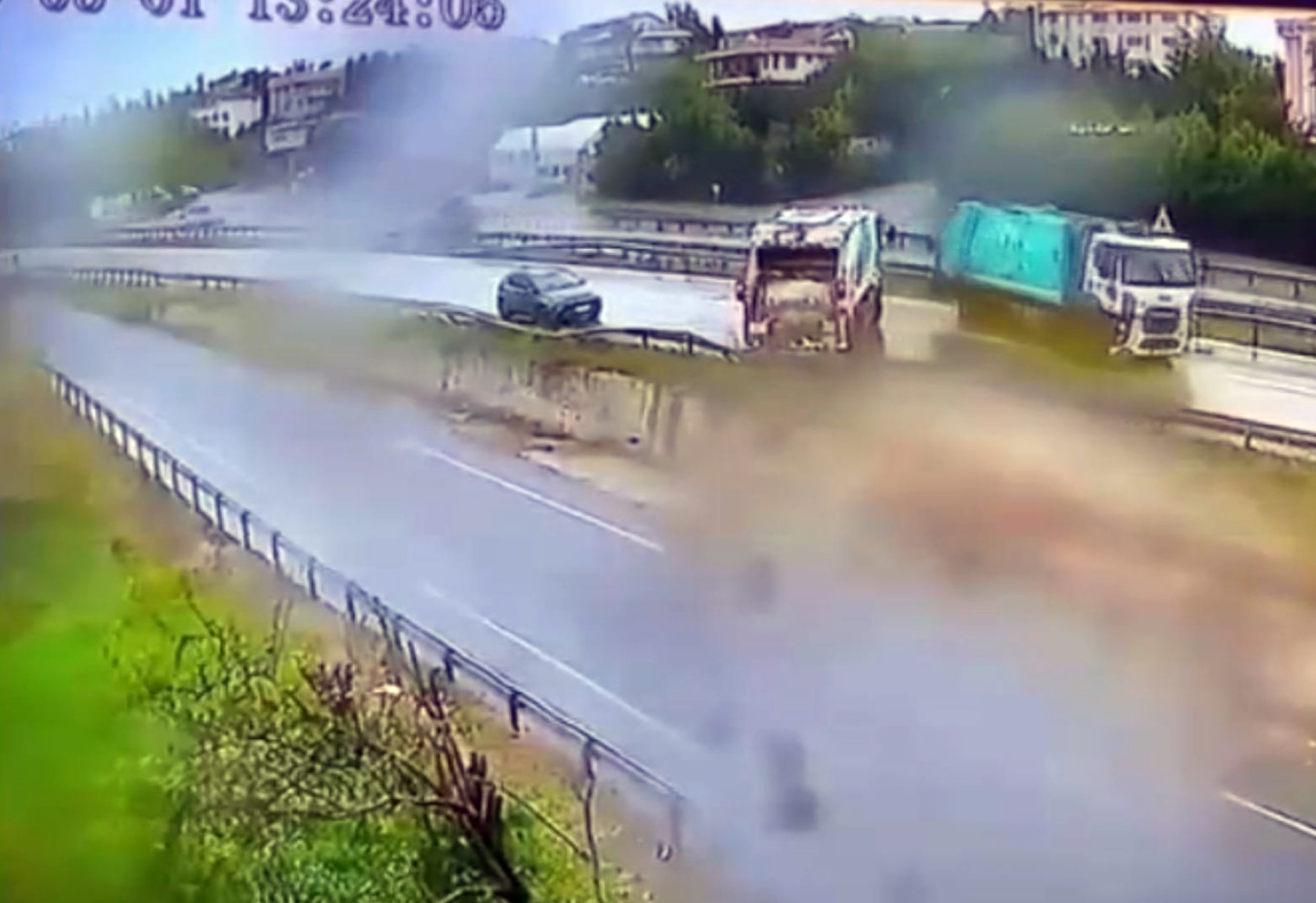 DOMINO EFFECT - HGVs Crash One After The Other After Hitting Slippery Road - Article cover image