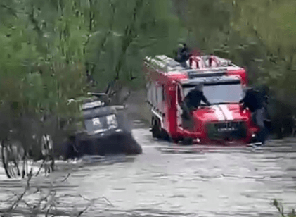 CAR DIVER - Man Plunges Into Rain-Swollen River As Car Is Swept Away - Article cover image