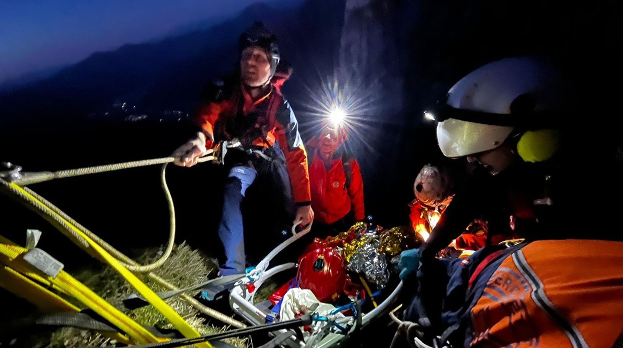 DRAMATIC NIGHT TIME RESCUE - British Man Falls 130 Feet While Taking Photo On Deadly 'Ladder To The Heavens' - Article cover image