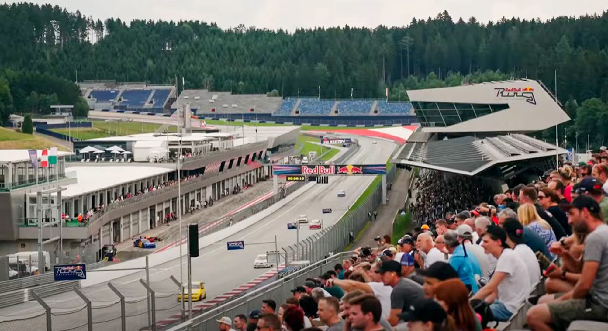 SUDDEN DEATH - Groundsman Mowing Grass At F1 Circuit Drowns In Water Retention Pond - Article cover image