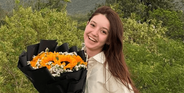 TIKTOK TEEN GUNNED DOWN IN 'HONOUR KILLING' - Girl Shot Dead In Pakistan Over Wetstern-Style Posts - Article cover image