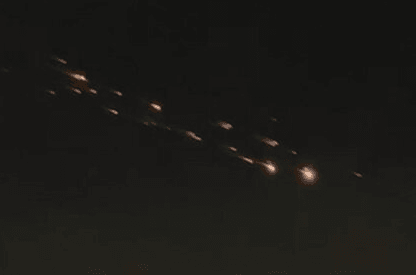 LIGHT SHOW - Streaks Of Unknown Bright Objects Illuminate Night Sky Leaving Locals Puzzled - Article cover image