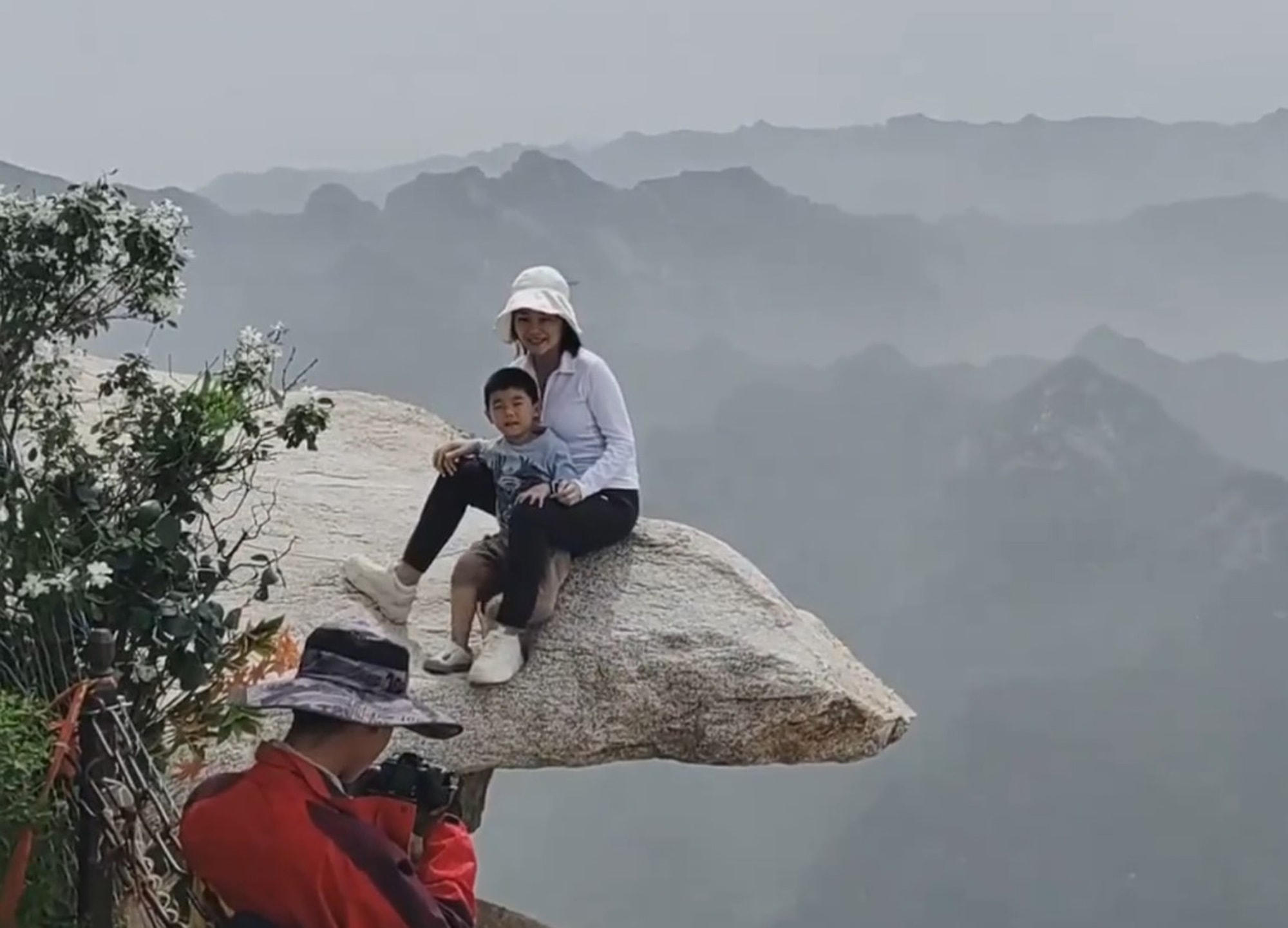 JAW-DROPPING - Mum Poses With Toddler Over 7,000ft Drop From Killer Mountain - Article cover image
