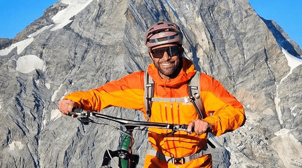 LAST PHOTO - Daredevil Cyclist's Smiling Selfie Hours Before Plummeting 600 Feet To His Death - Article cover image