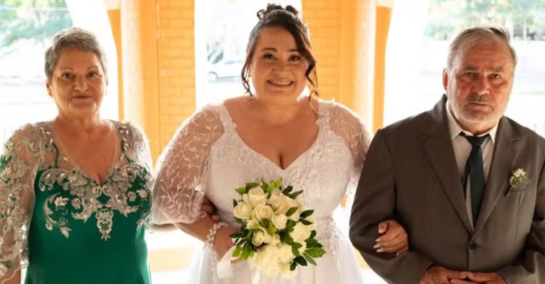 LAST PICTURE – Smiling Mum Photographed Shortly Before Dying On Daughter's Wedding Day - Article cover image