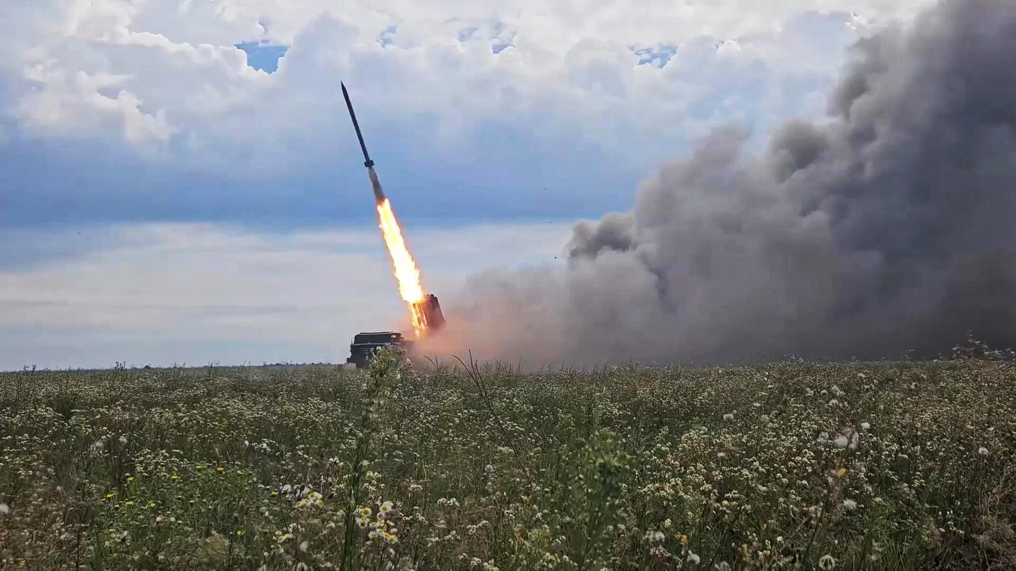 MISSILE BARRAGE – Uragan Battery Targets Ukrainian Stronghold With Heavy Salvo
