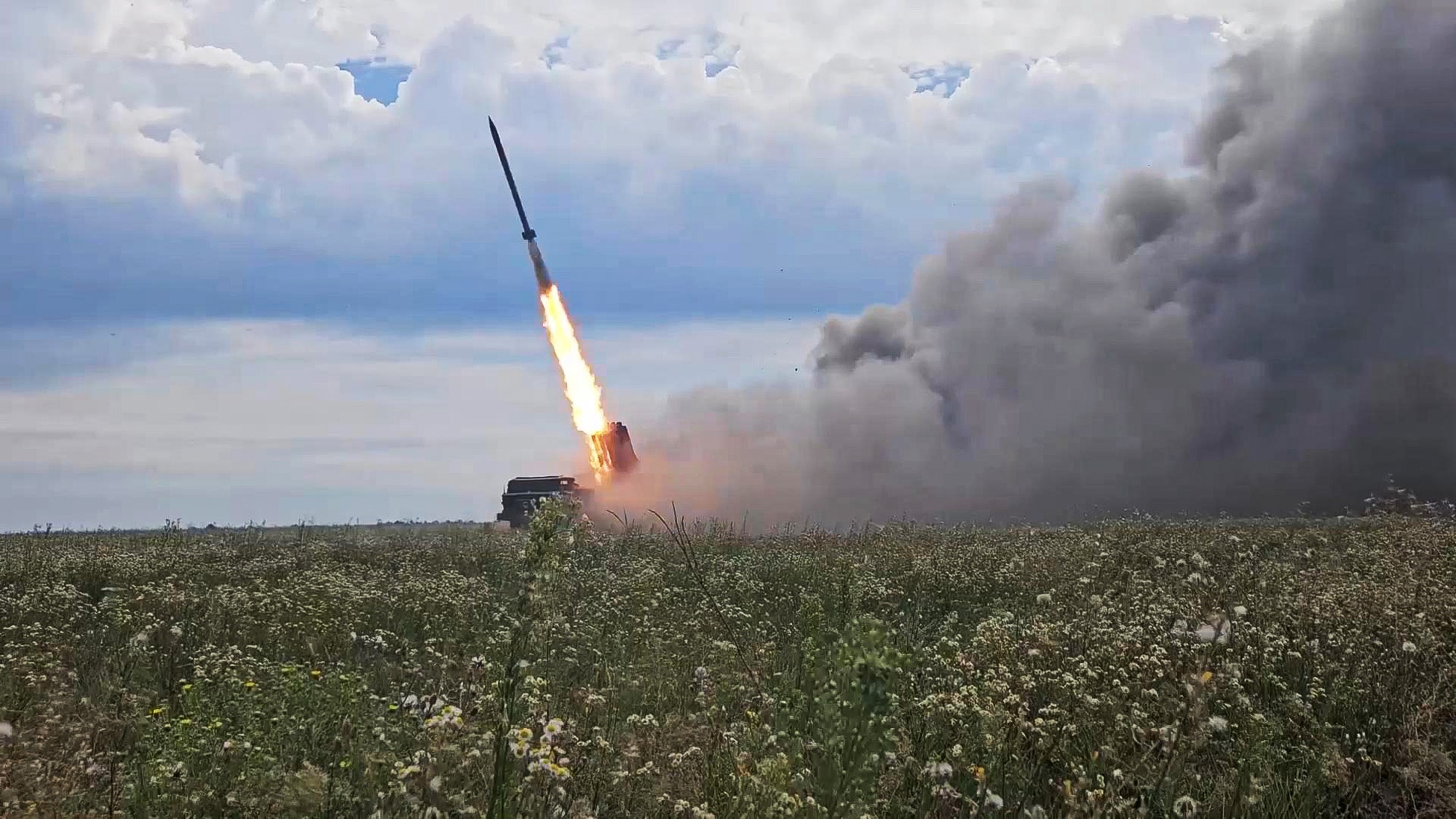 MISSILE BARRAGE – Uragan Battery Targets Ukrainian Stronghold With Heavy Salvo - Article cover image