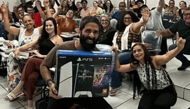 CALL OF DUTY – Touching Moment Law Students Surprise Moved Professor With PlayStation 5 Gift - Article cover image