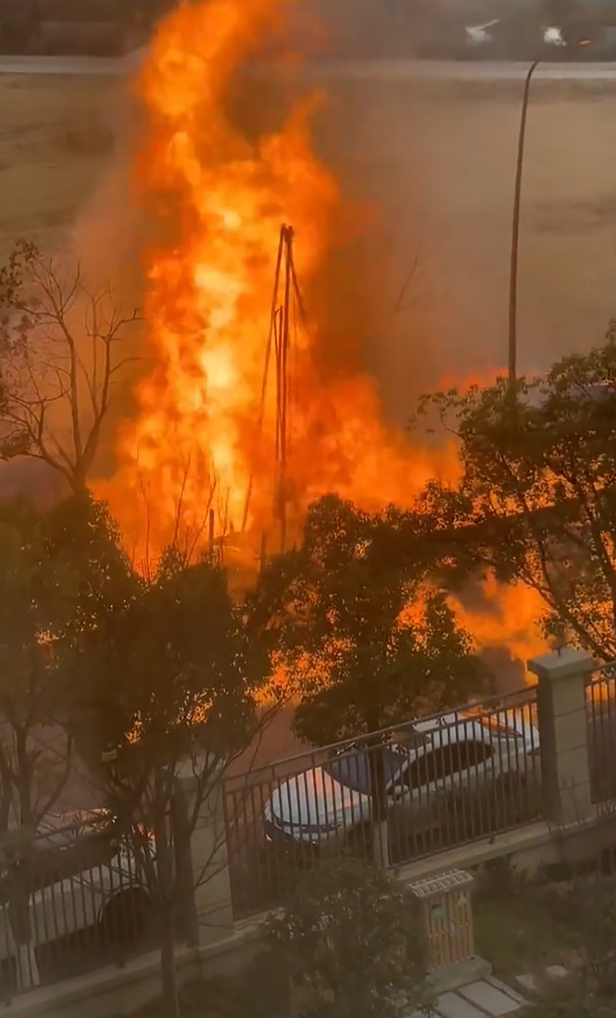 Fire Erupts Near Lakeside Campsite After Gas Pipeline Leak - Article cover image