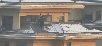 Terrifying Moment Three Children Crawl Across Snow-Covered Rooftop While Playing - Article cover image