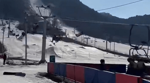 Ski Slope Panic As Chairlift Suddenly Goes Fast In Reverse, Forcing Passengers To Hurl Themselves To The Ground - Article cover image