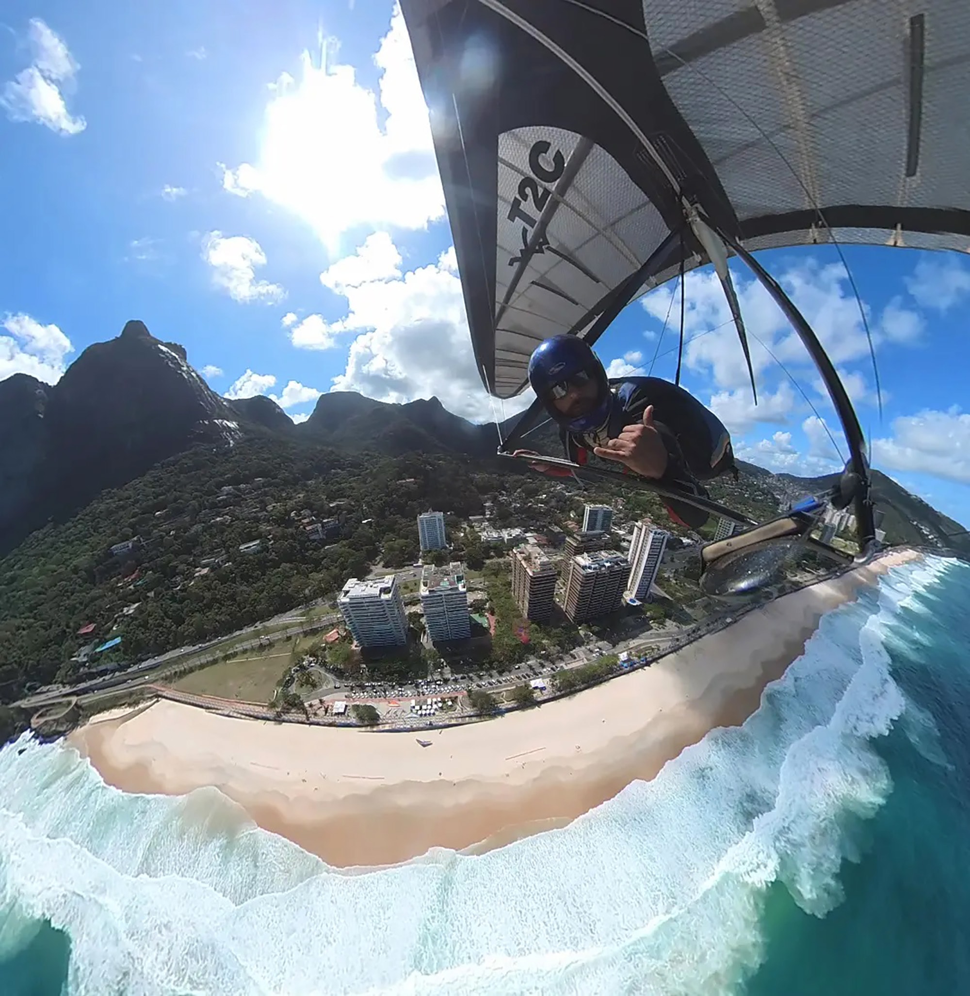 Pilot And American Woman Tourist Killed After Hang Glider Plunges Into Sea - Article cover image