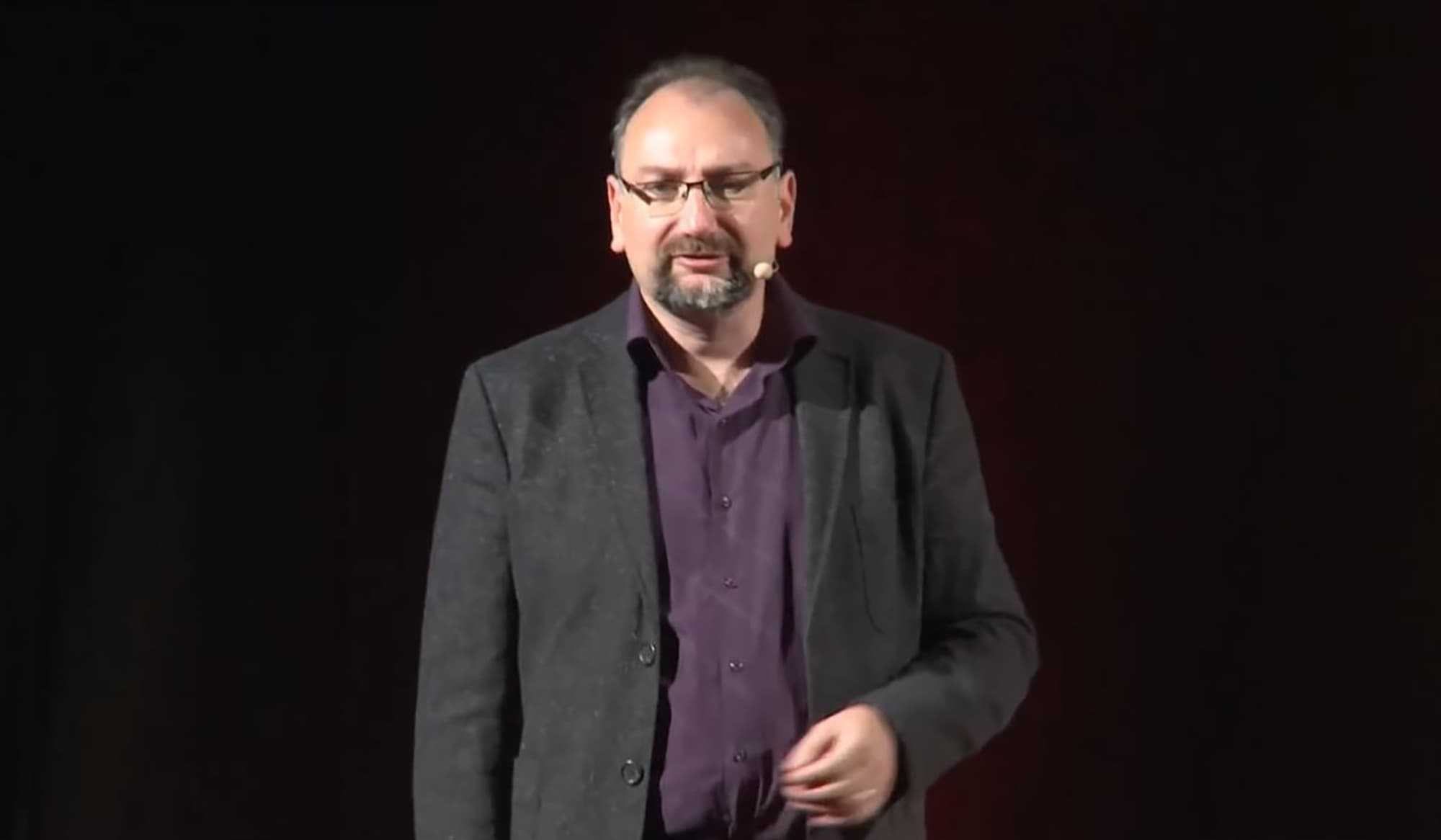 Literature Prof Says Faking Prestigious International Award Was Not Illegal