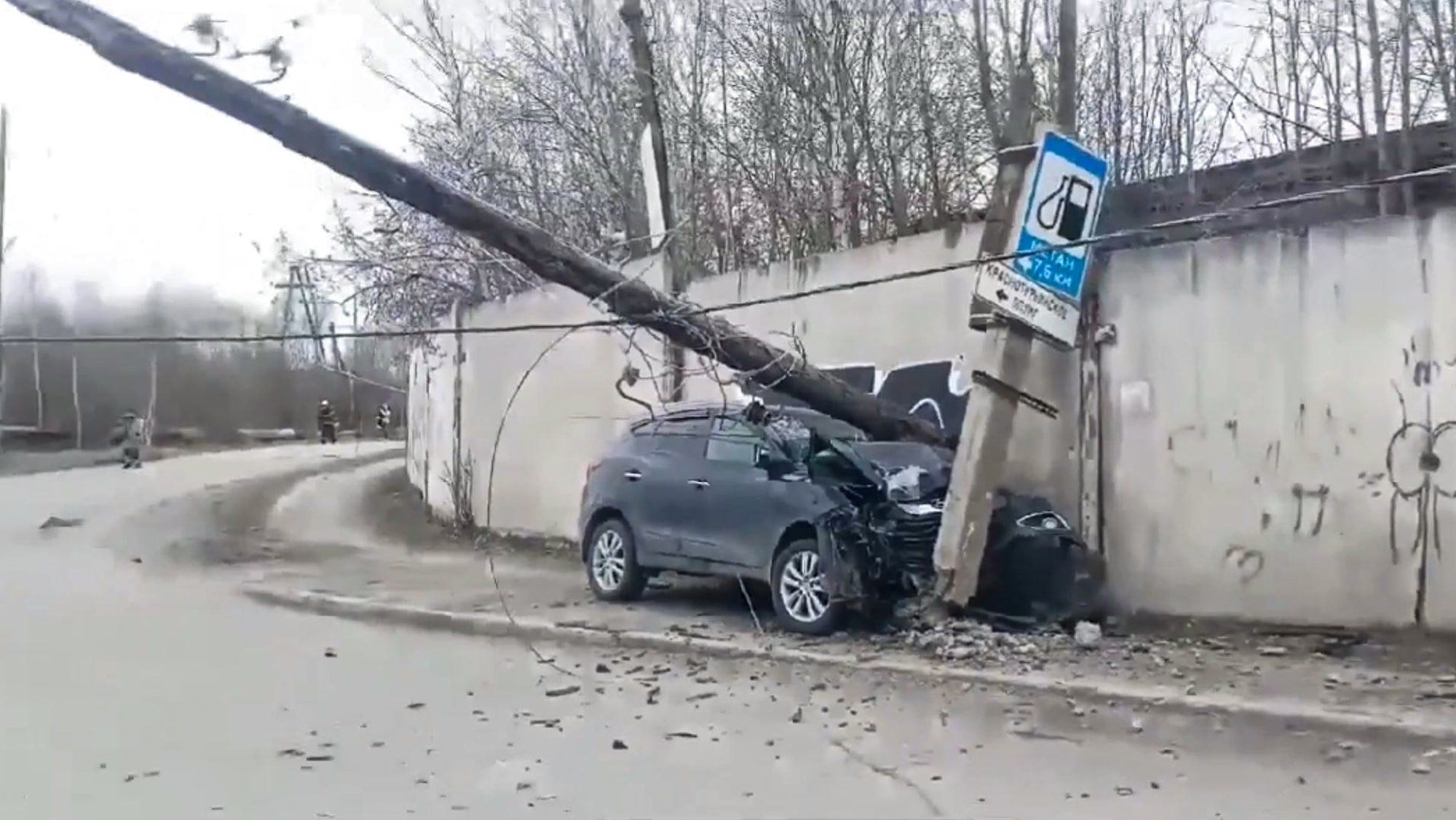 POLE POSITION - Drink-Driver Crashes Into Pole During Police Chase - Article cover image