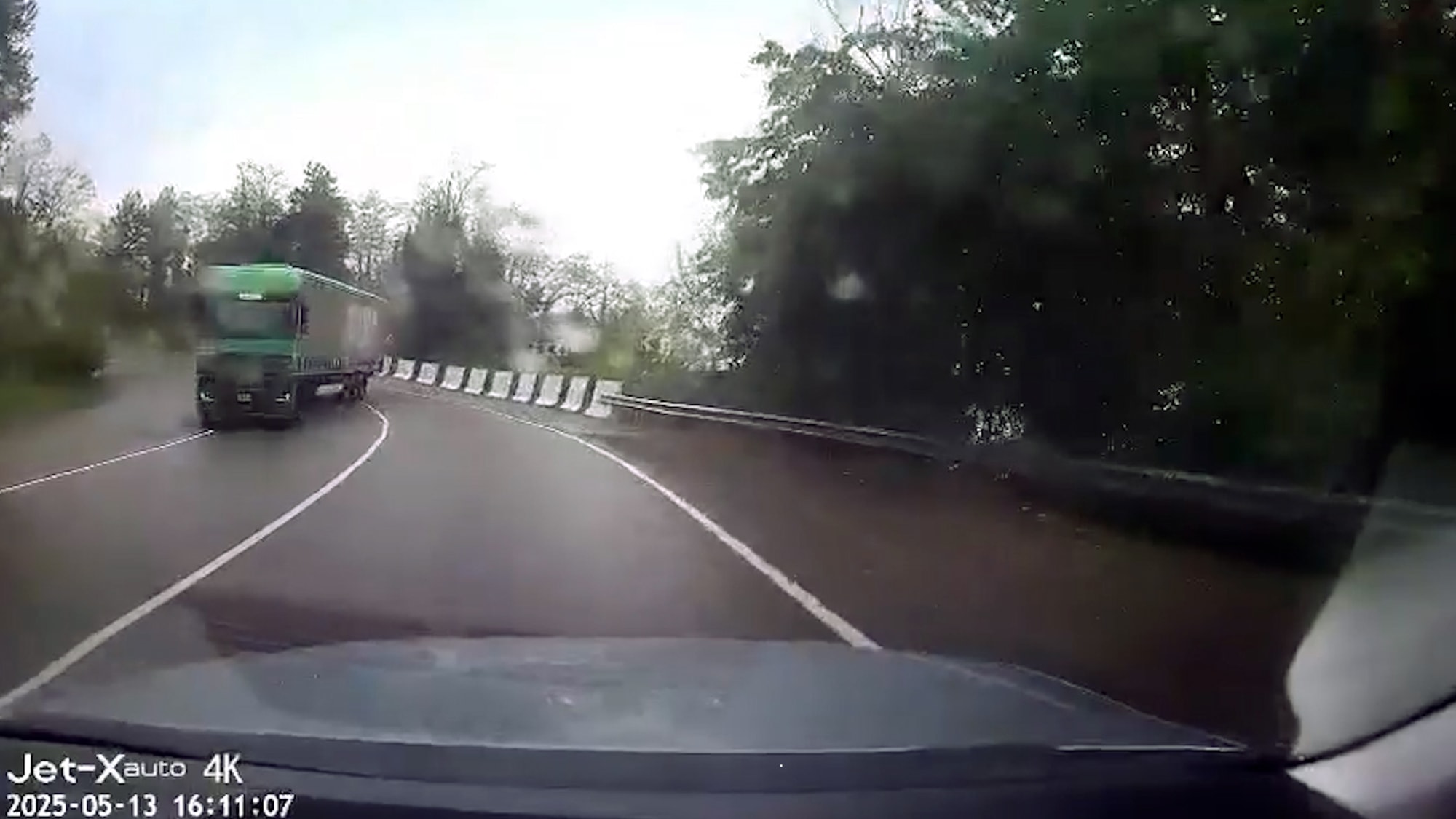 TAIL ENDED - Lorry Trailer Swings Across Road And Completely Destroys White Lada - Article cover image