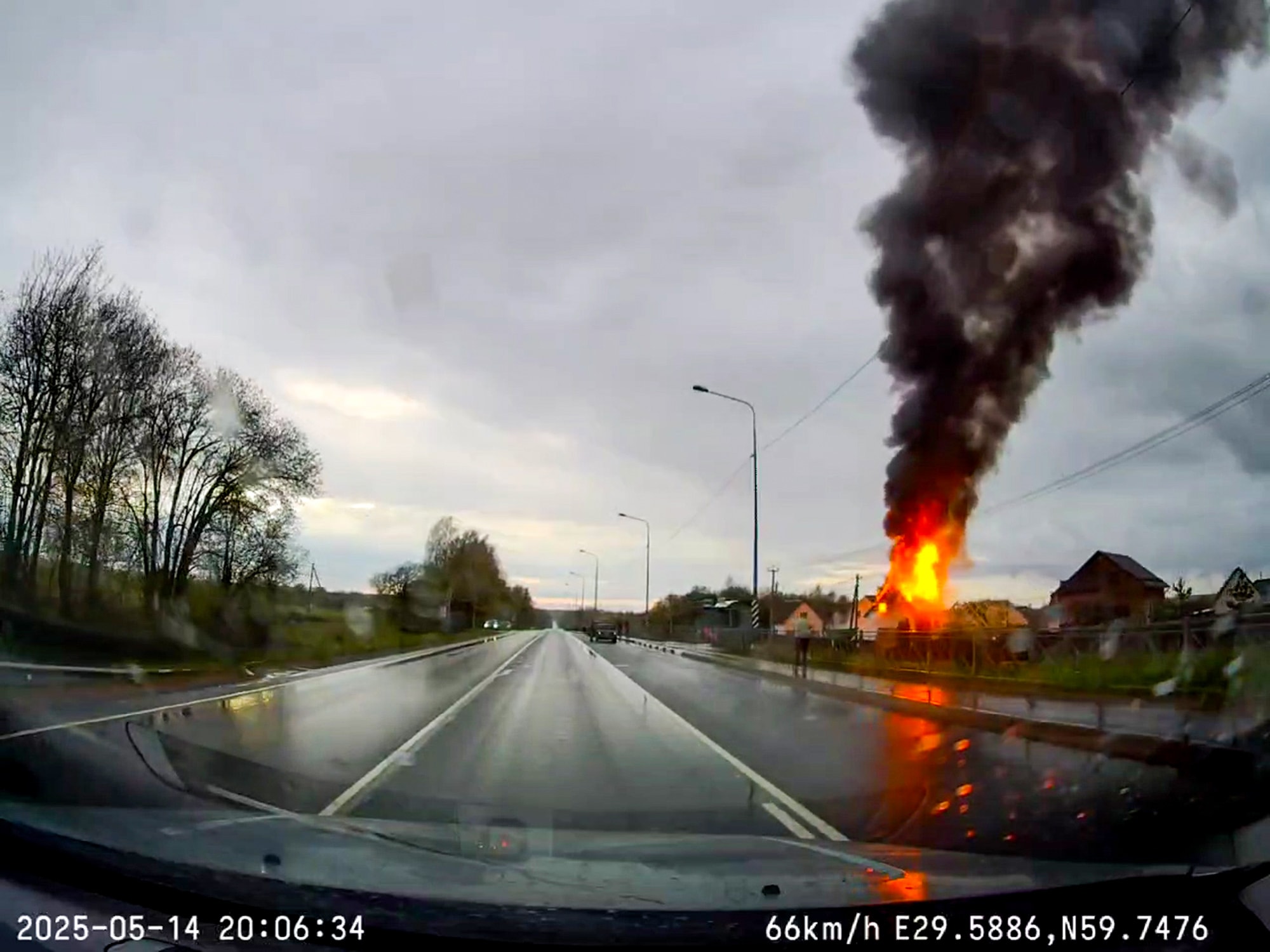 BLACK CLOUD - Dashcam Captures Massive House Blaze - Article cover image