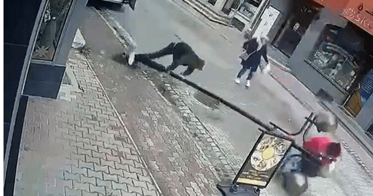 LIGHT TOUCH - Street Lamp Topples Onto Woman After Drunken Man Leans On It - Article cover image