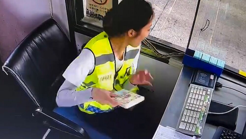 IT'SSSSS BEHIND YOU - Terrified Toll Booth Worker Flees Snake - Article cover image