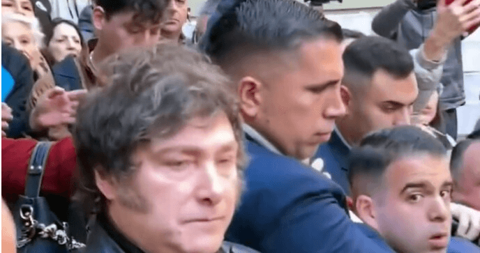 ELECTION CLASH - Reporter Hits Argentine President On The Nose Allegedly By Acciddent - Article cover image